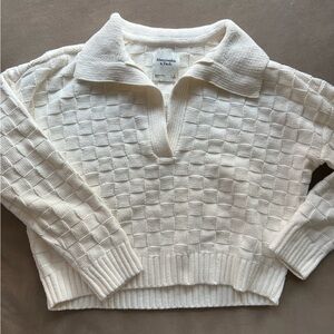 Abercrombie & Fitch White Quilted Collared Sweater Size Small